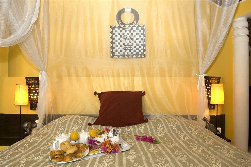 Espadon Hotel M'Bour Bilik gambar